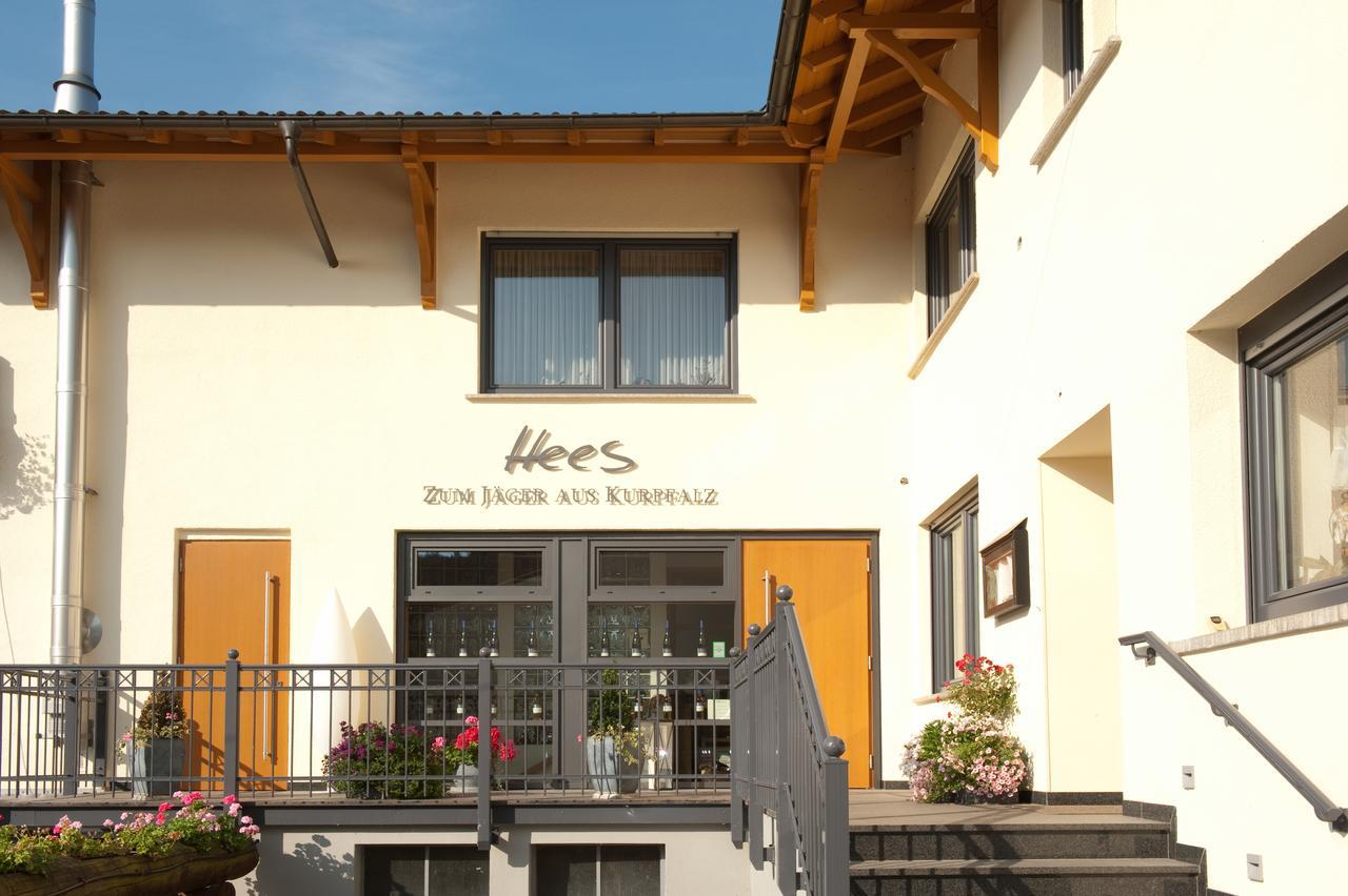 Weingut Hees - Landgasthof Zum Jaeger Aus Kurpfalz Auen Esterno foto